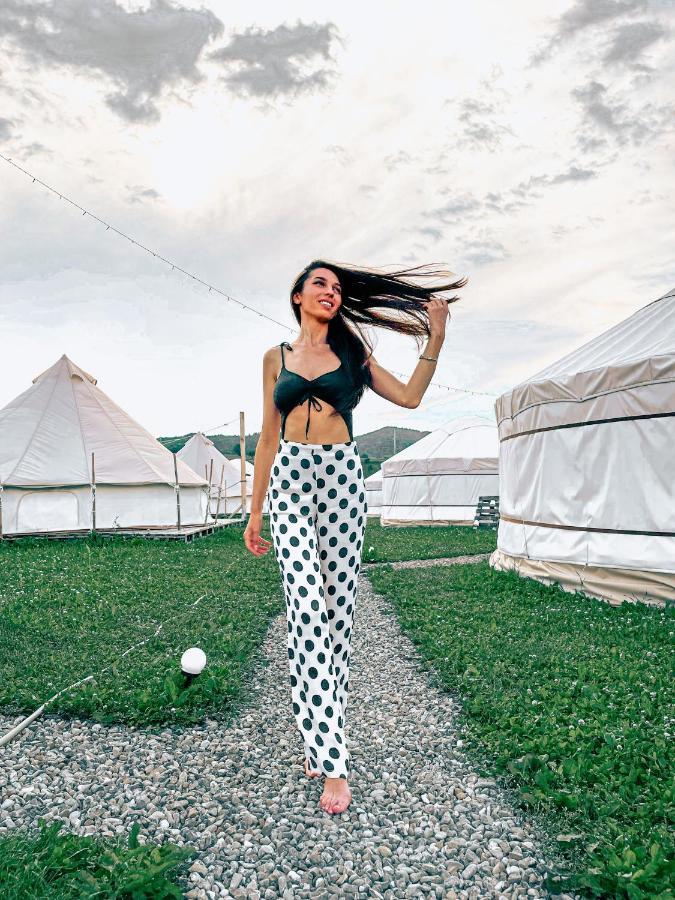 Luxury tent Glamping Iurte Mongole Spiritul Zimbrului