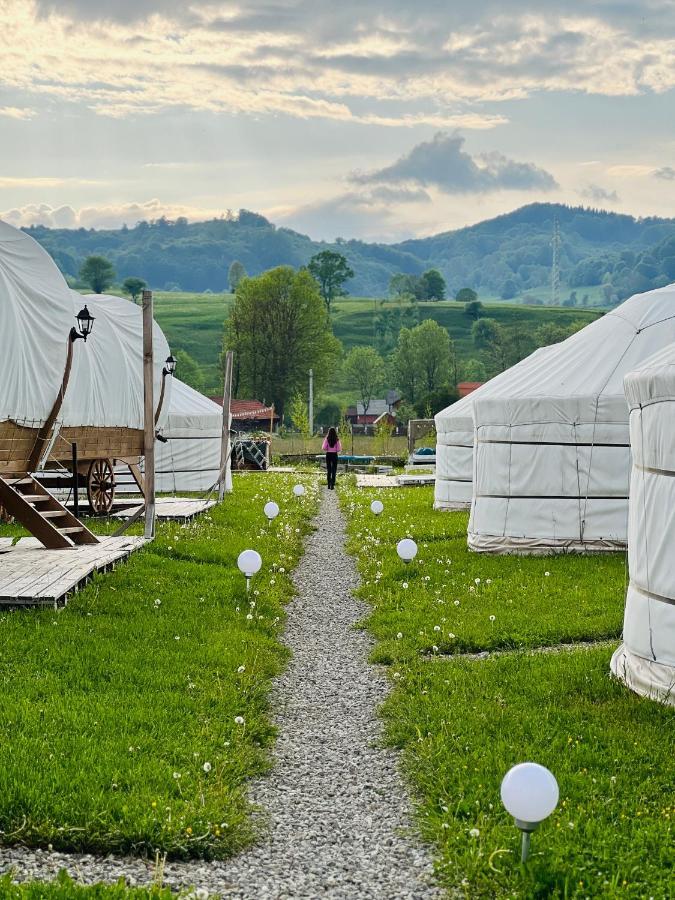 Luxury tent Glamping Iurte Mongole Spiritul Zimbrului Vama Buzaului