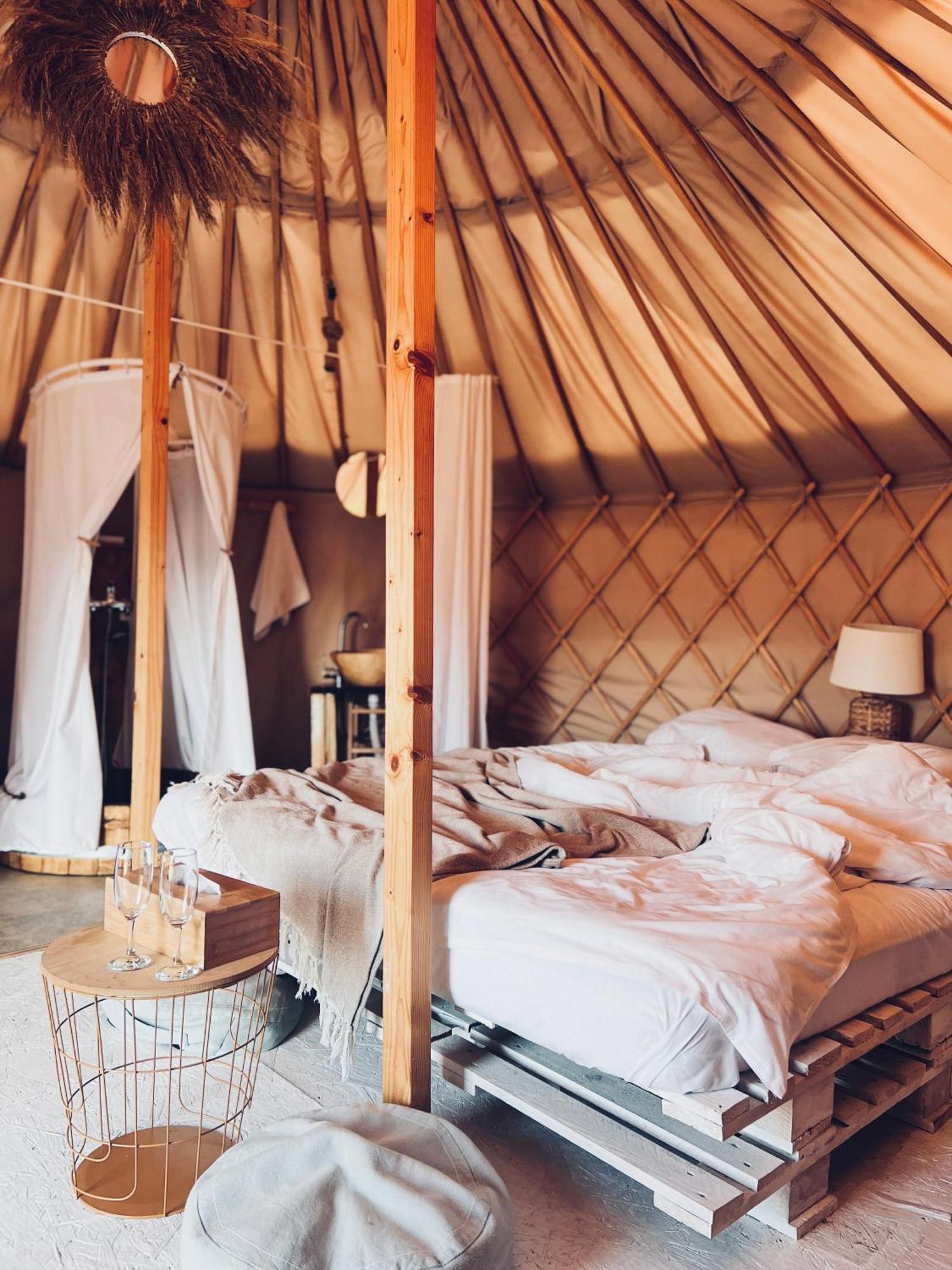 Glamping Iurte Mongole Spiritul Zimbrului Luxury tent 3*